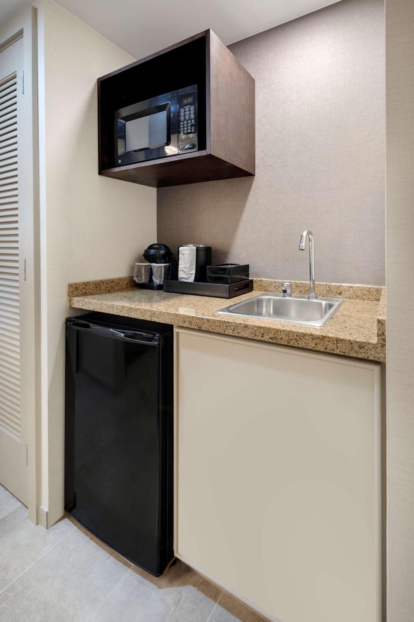 Embassy Suites By Hilton Detroit Troy Auburn Hills Exteriér fotografie